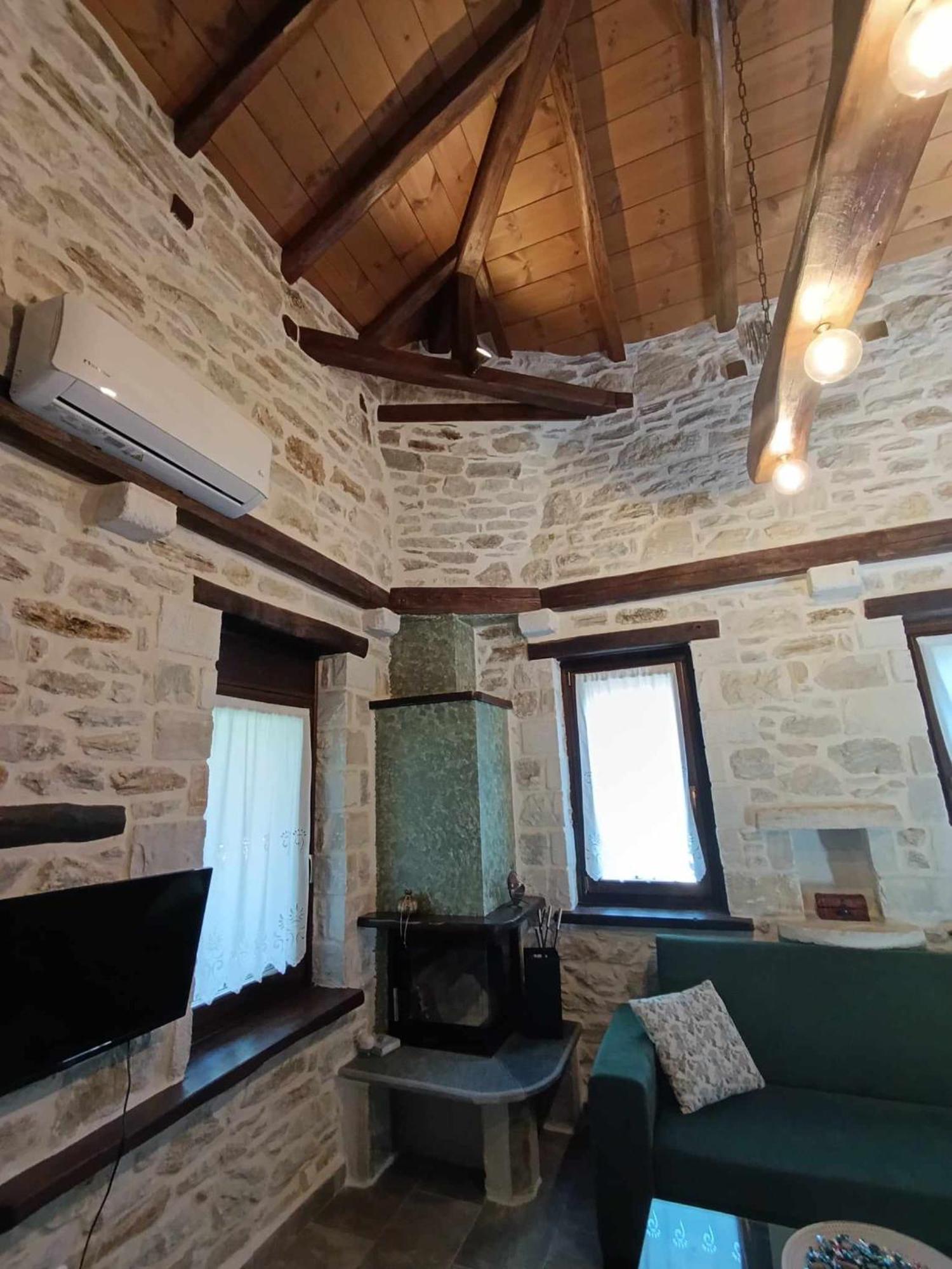 Μountain Whispers Apartment Mouresi Bagian luar foto